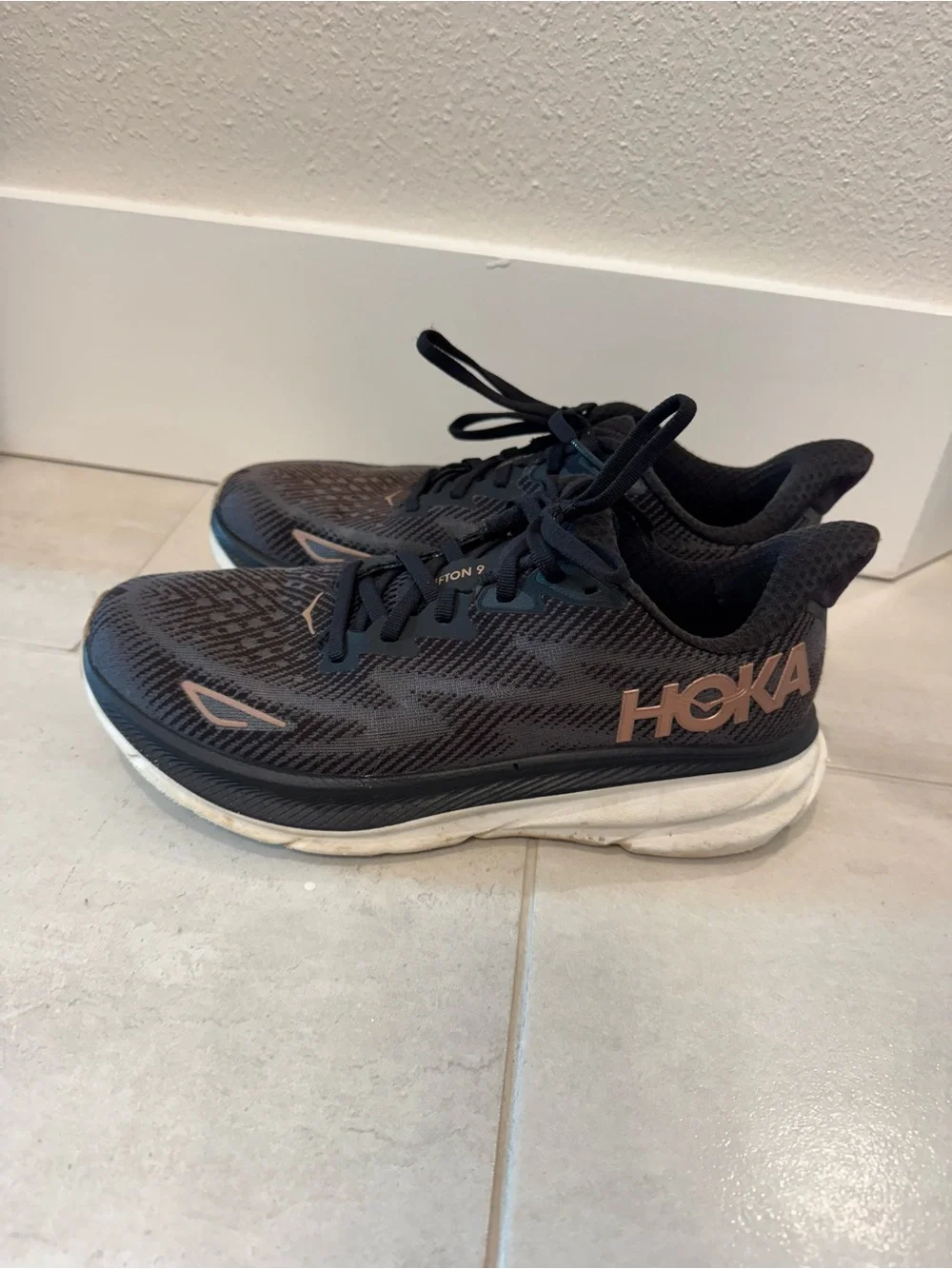 HOKA Clifton 9 Running Shoes Black Rose Gold Women’s Size 7.5